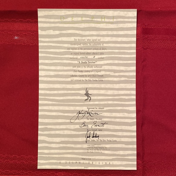 Elvis Presley: Looking at a Legend Delphi Collector Plate - 8 1/2” - Picture 3 of 7